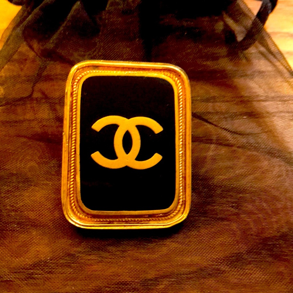 Chanel ONE Clip Earring
